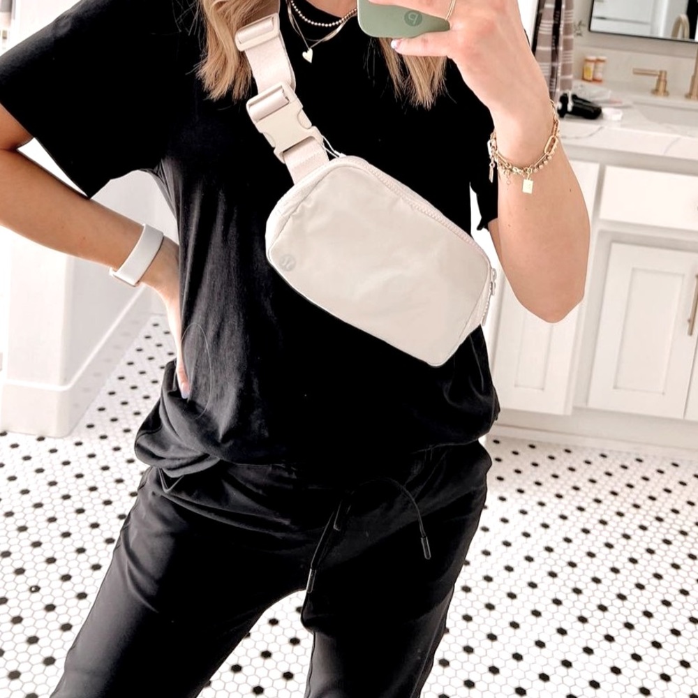 Lululemon everywhere bag